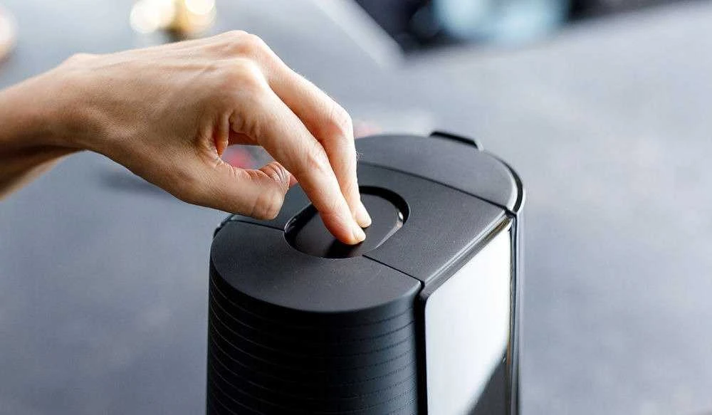 Gazuotų gėrimų gaminimo aparato SodaStream Terra rinkinys, juodas +DOVANA Bubly drops™ persikų skonio SodaStream sirupas