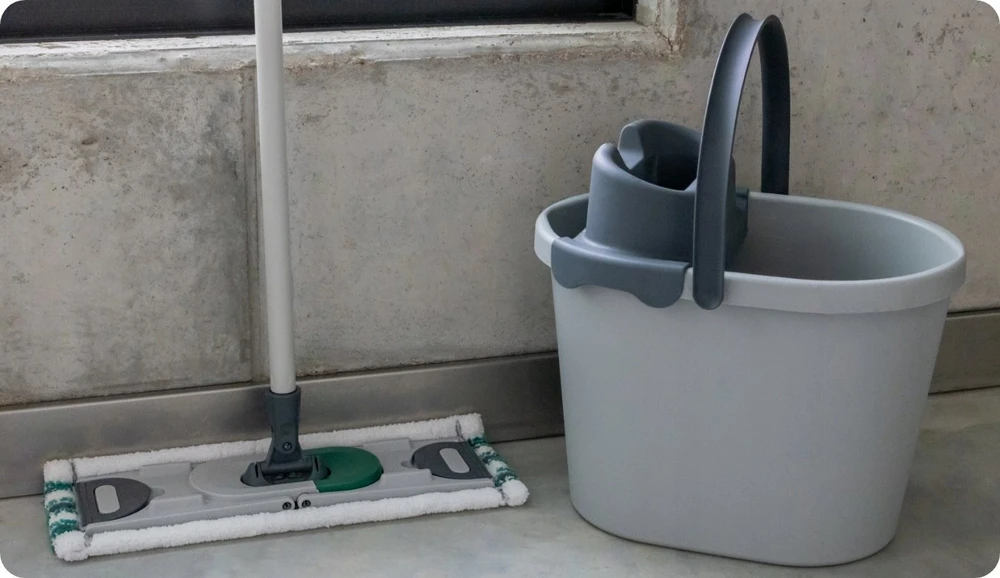 Sauber Oval bucket with flat push button Eco Ego