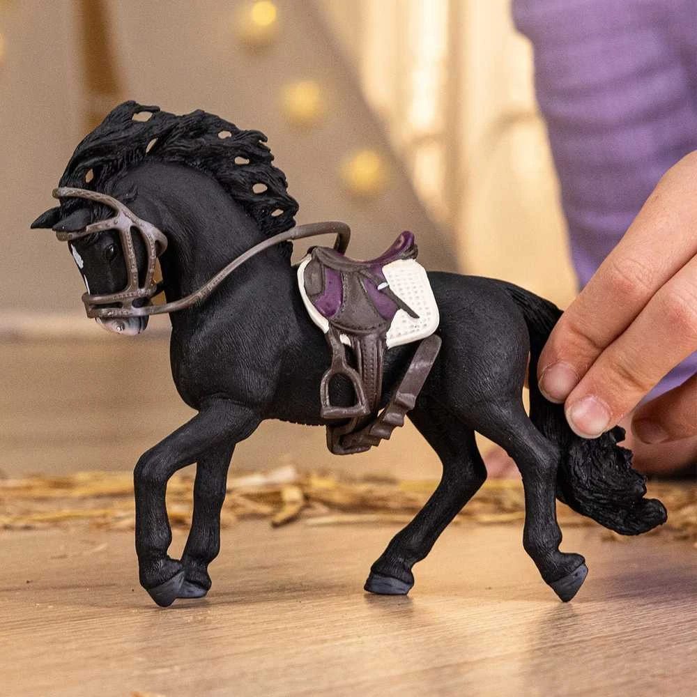 SCHLEICH HORSE CLUB Pura Raza Española veislės žirgas su priedais