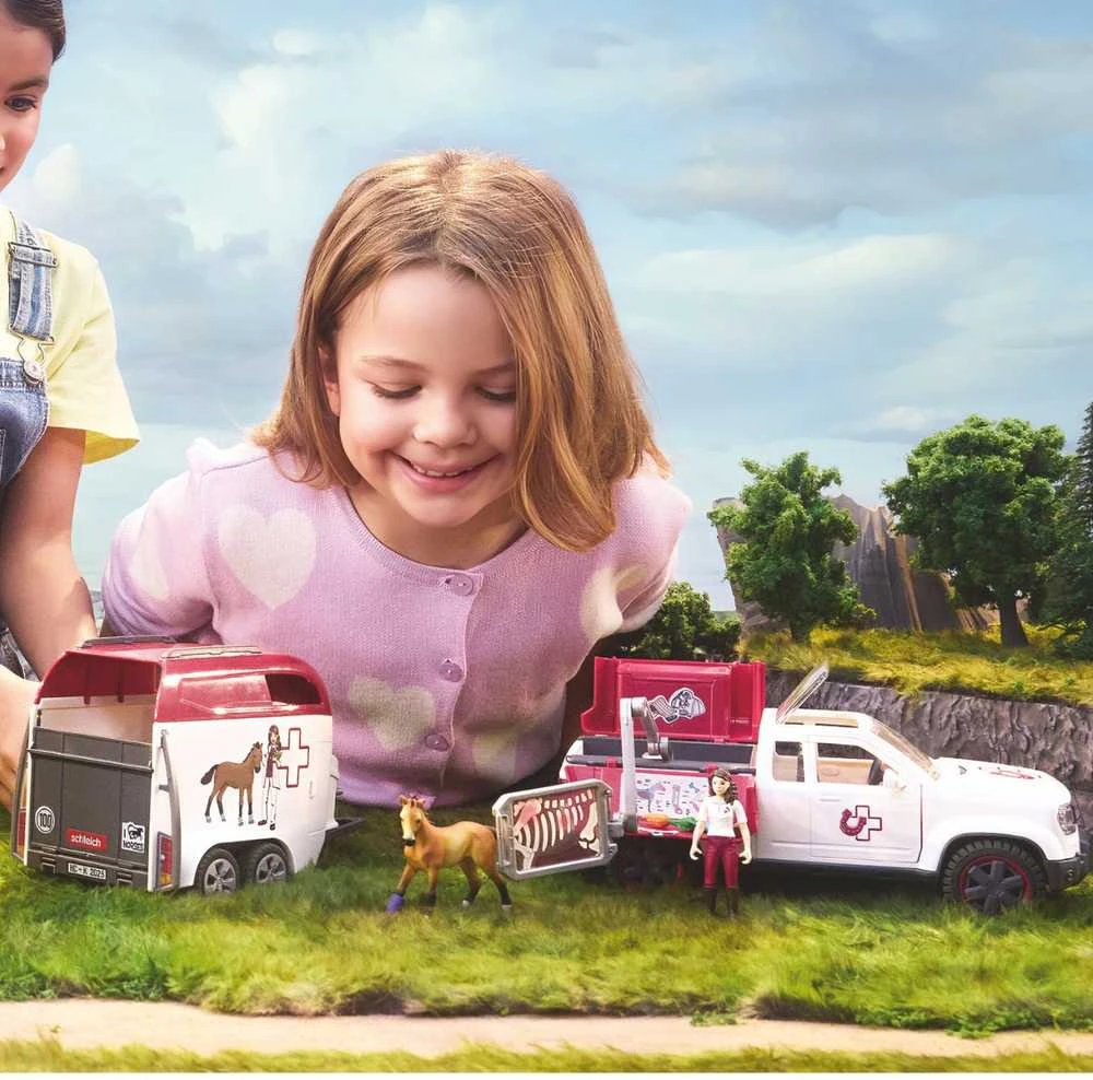 Veterinaro automobilis su priekaba Schleich Horse Club (42704) aprašymas - Prekės nuotrauka