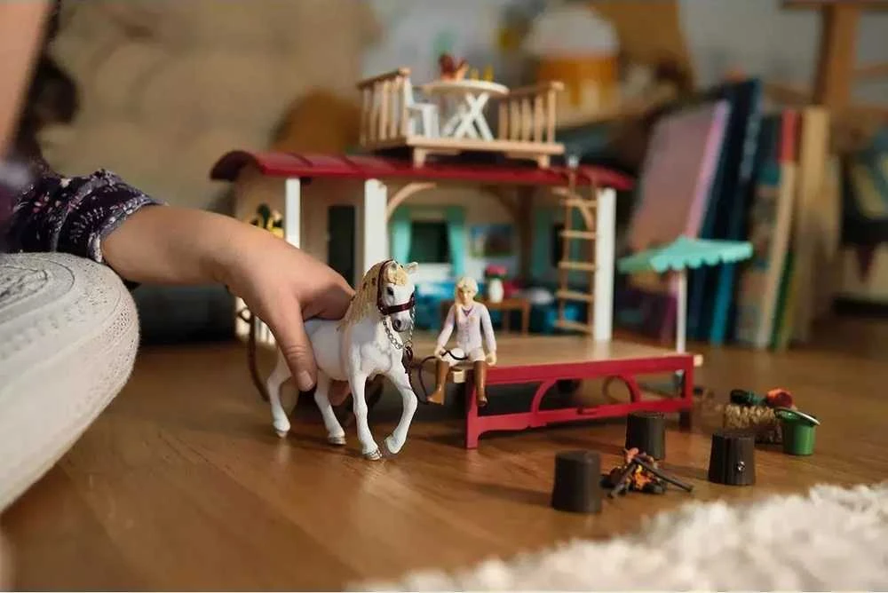 SCHLEICH HORSE CLUB Namelis ant ratų slaptiems klubo susitikimams