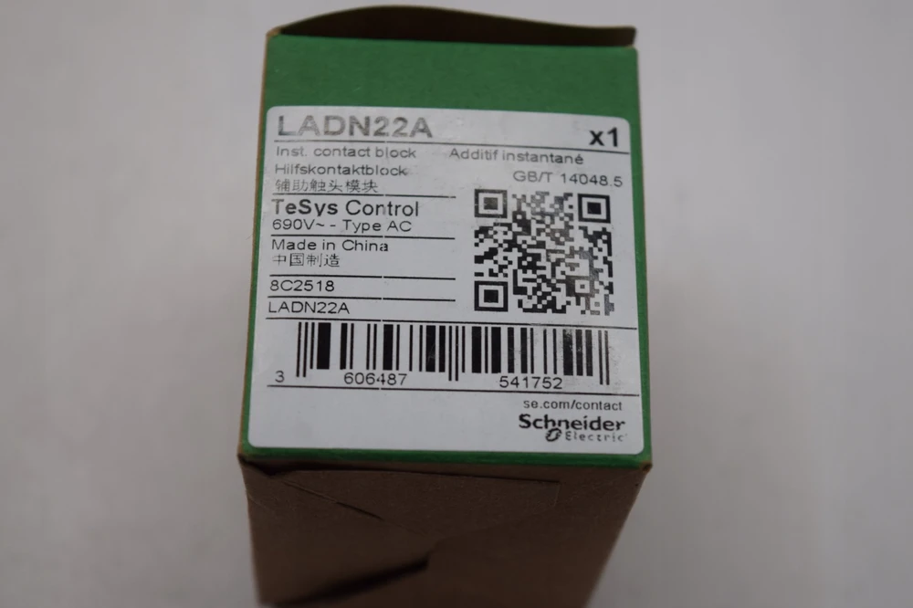 Schneider TeSys Deca pagalbinių kontaktų blokas 2NO+2NC, montavimas priekyje, snap-in gnybtai (LADN22A)