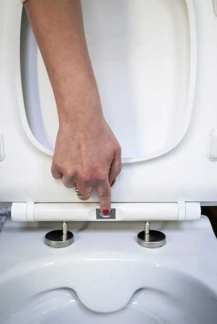 Dangtis klozeto CERSANIT Carina Duroplastinis Antibakterinis Lėtai nusileidžiantis