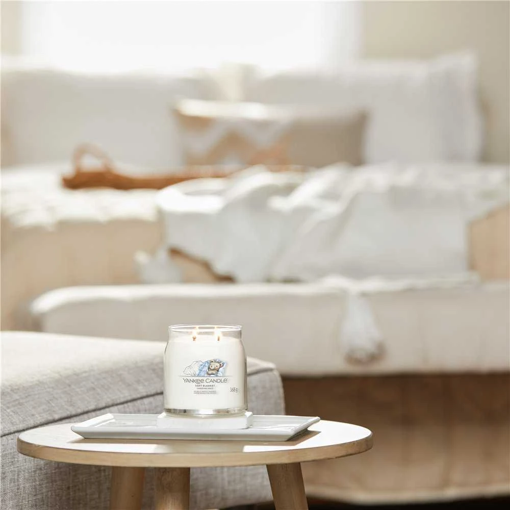 Yankee Candle Aromatinė žvakė Signature glass medium Soft Blanket 368 g