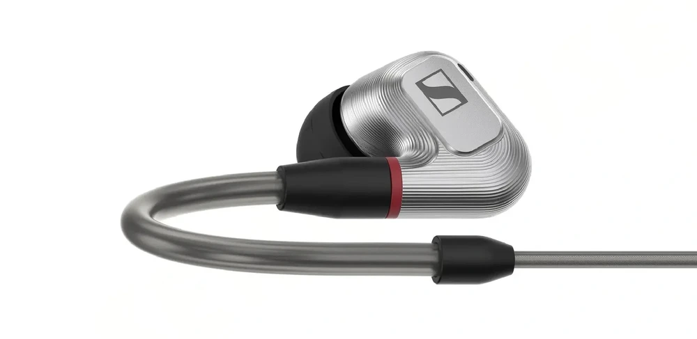 Sennheiser IE 900 metalinis korpusas ir kampinis laidas