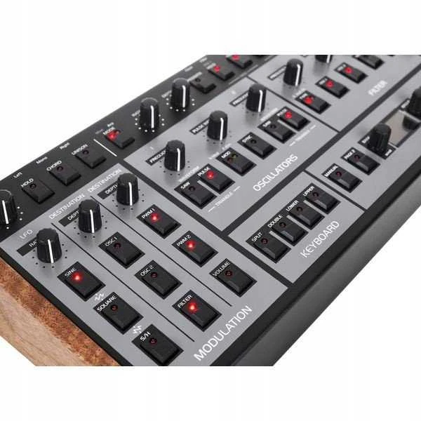 Oberheim OB-X8 Desktop – polifoninis analoginis sintezatorius