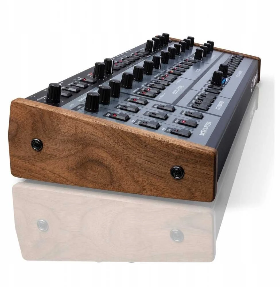 Oberheim OB-X8 Desktop – polifoninis analoginis sintezatorius
