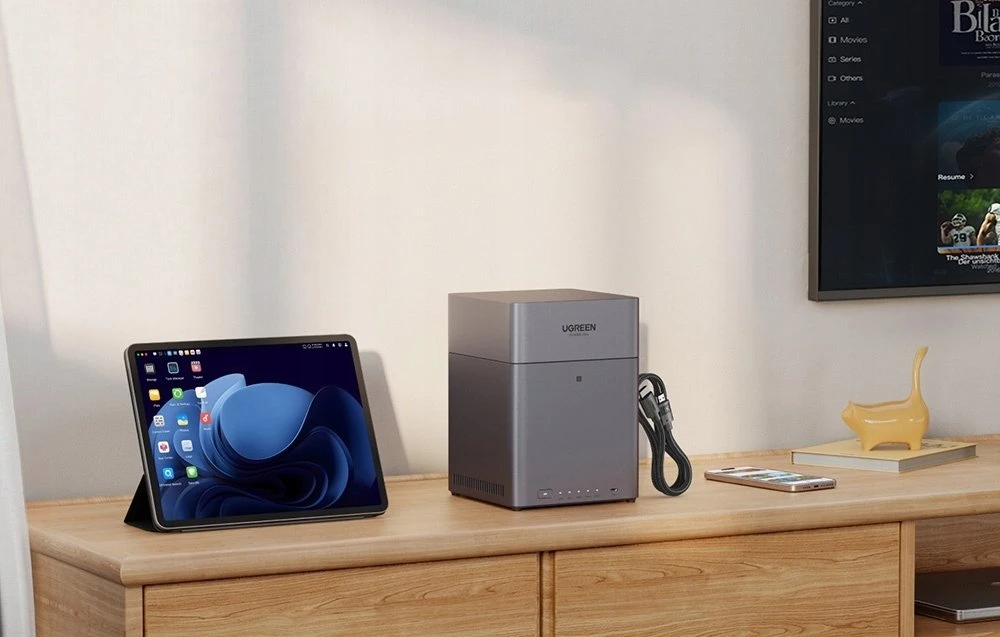 Serveris „UGREEN“ 4 skyrių tinklo saugykla DH4300 Plus ES bediskė