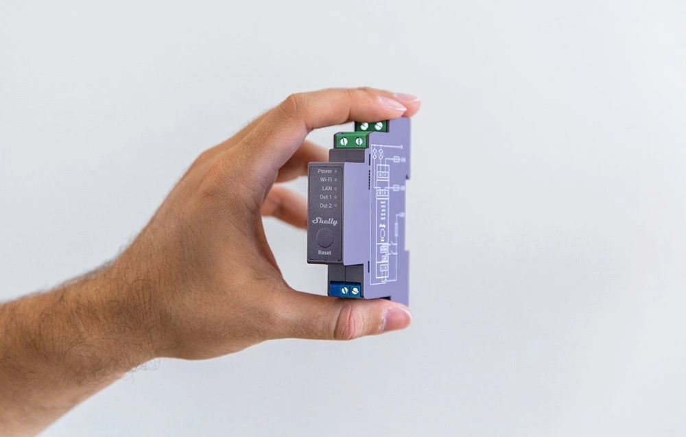 Shelly PRO 2 išmanioji 2 kanalų relė valdoma Wifi LAN ar Bluetooth montuojama ant DIN bėgelio