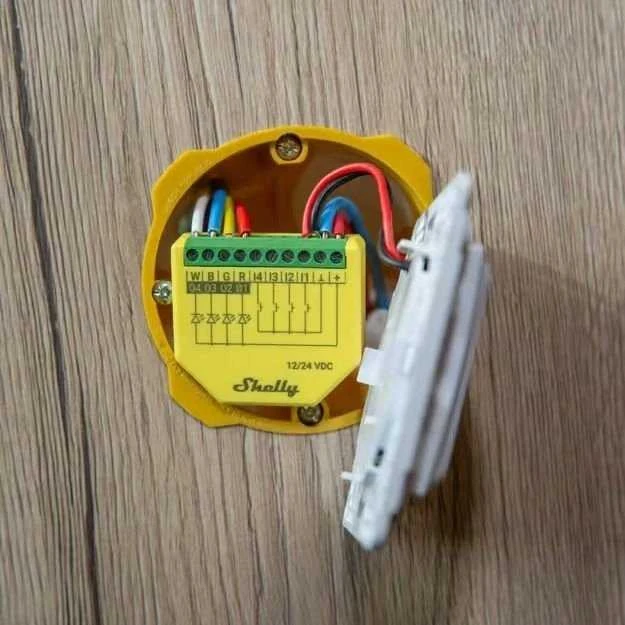 Shelly Plus RGBW PM LED juostos valdiklis (Wifi, Bluetooth)