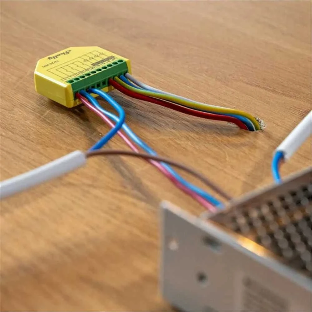 Shelly Plus RGBW PM LED juostos valdiklis (Wifi, Bluetooth)