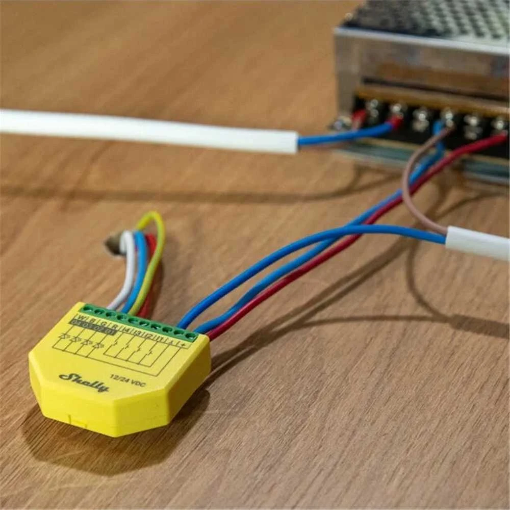Shelly Plus RGBW PM LED juostos valdiklis (Wifi, Bluetooth)