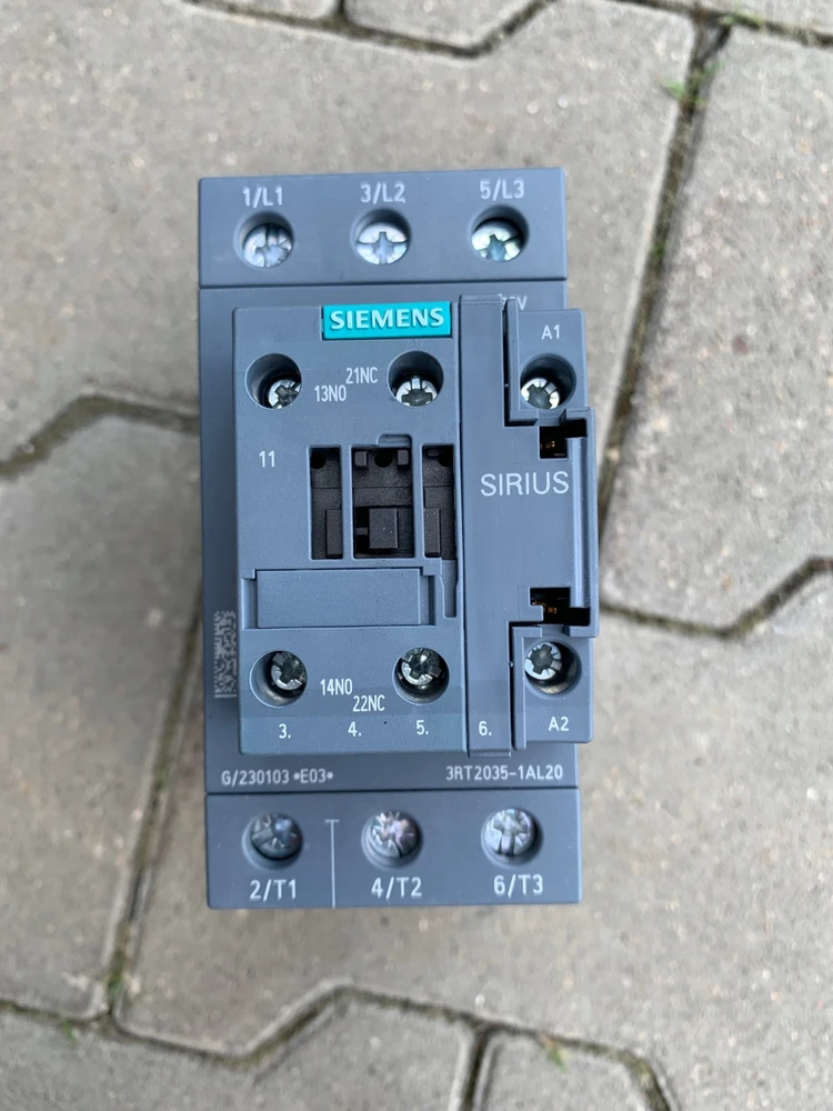 Siemens Galios kontaktorius, AC-3e/AC-3, 41 A, 18,5 kW /400 V, 3 polių, 230 V AC, 50/60 Hz, pagalbiniai kontaktai: 1 NO + 1 NC, gnybtas3RT2035-1AL20