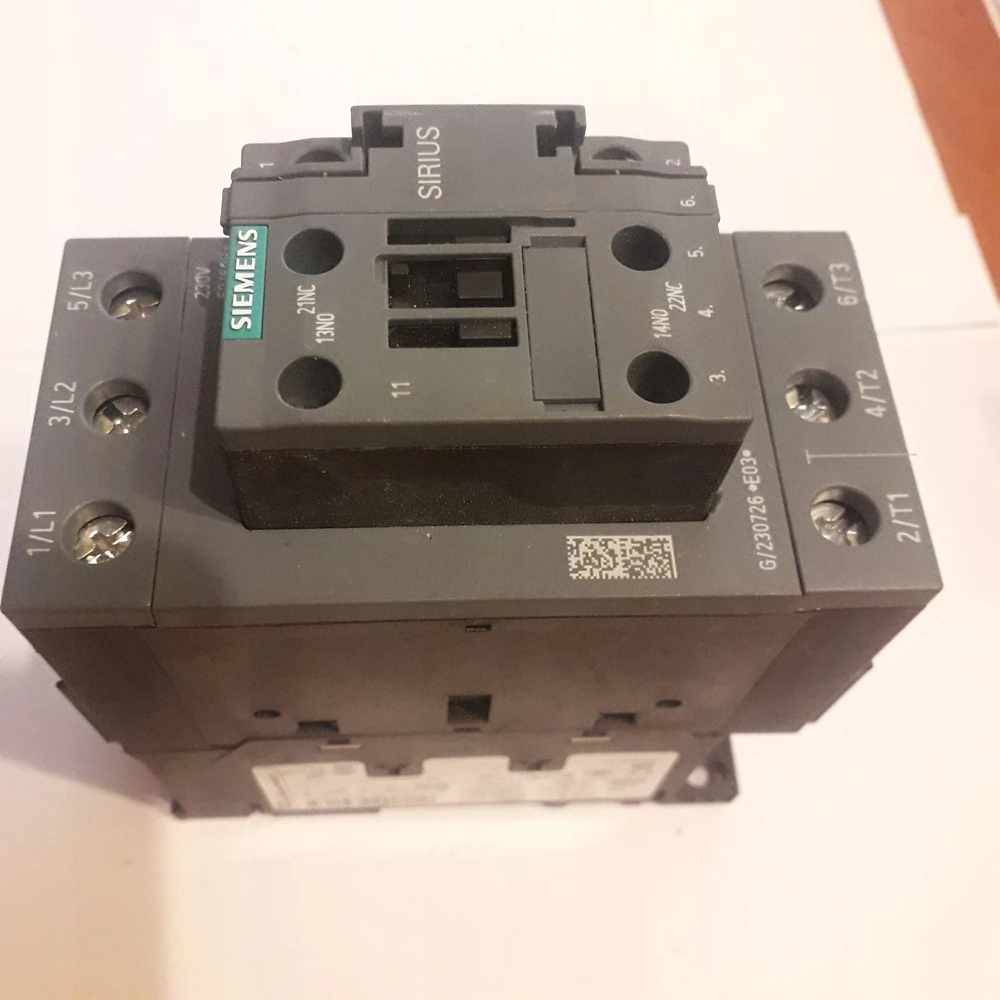 Siemens Galios kontaktorius, AC-3e/AC-3, 41 A, 18,5 kW /400 V, 3 polių, 230 V AC, 50/60 Hz, pagalbiniai kontaktai: 1 NO + 1 NC, gnybtas3RT2035-1AL20