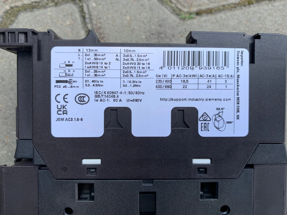 Siemens Galios kontaktorius, AC-3e/AC-3, 41 A, 18,5 kW /400 V, 3 polių, 230 V AC, 50/60 Hz, pagalbiniai kontaktai: 1 NO + 1 NC, gnybtas3RT2035-1AL20