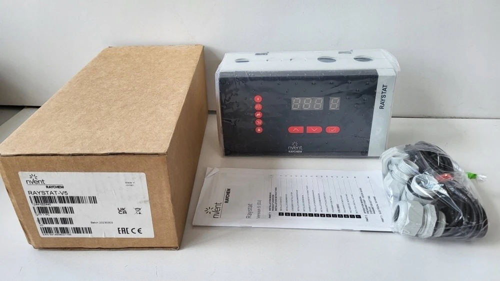 Siemens nVent Raychem Raystat V5 jest elektronicznie sterowanym termostatem su wyświetlaczem, zaawansowanymi funkcjami alarmowymi. 0°-90°C, IP65.