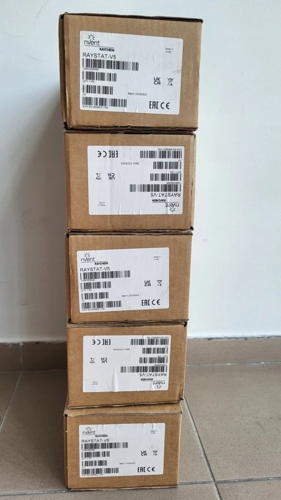 Siemens nVent Raychem Raystat V5 jest elektronicznie sterowanym termostatem su wyświetlaczem, zaawansowanymi funkcjami alarmowymi. 0°-90°C, IP65.