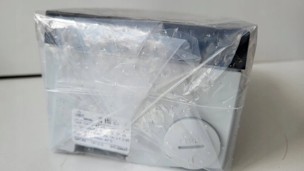 Siemens nVent Raychem Raystat V5 jest elektronicznie sterowanym termostatem su wyświetlaczem, zaawansowanymi funkcjami alarmowymi. 0°-90°C, IP65.