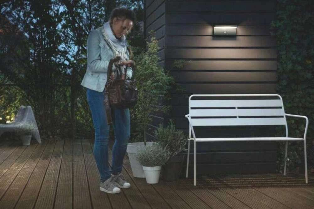 Sieninis šviestuvas 2x4,5W LED sieninis lauko šviestuvas PHILIPS BUSTAN, antracito sp., 2700K, IP44, su judesio davikliu