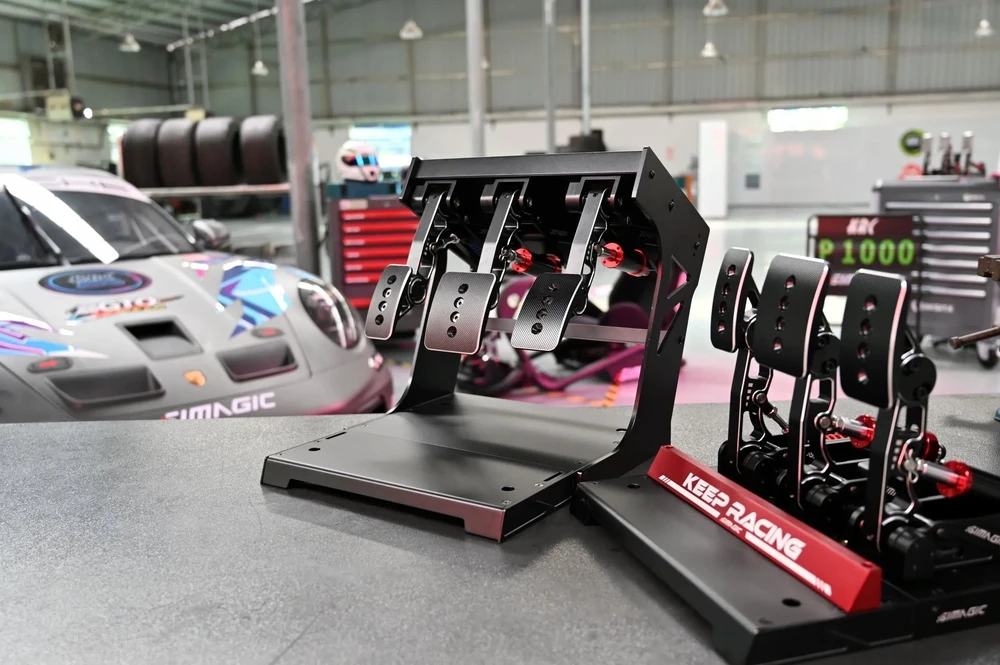 Simagic P1000i Pedal Set – inverted, 3 pedals, juodas