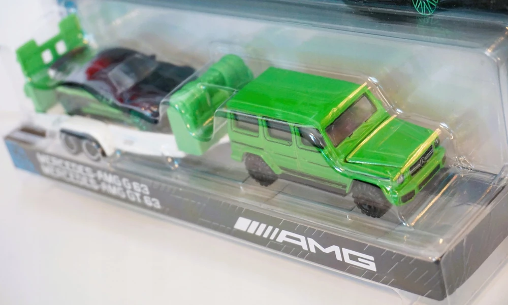 SIMBA Majorette Mercedes AMG su przyczepš 8502103000