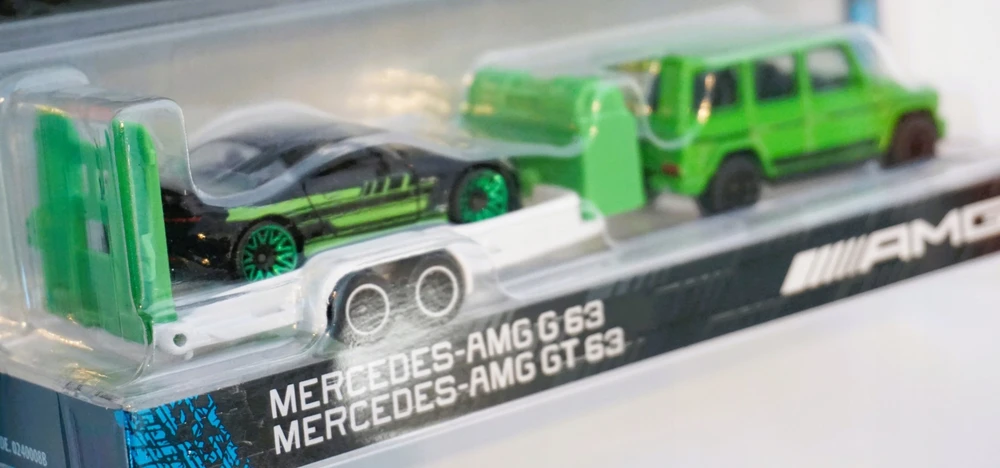SIMBA Majorette Mercedes AMG su przyczepš 8502103000