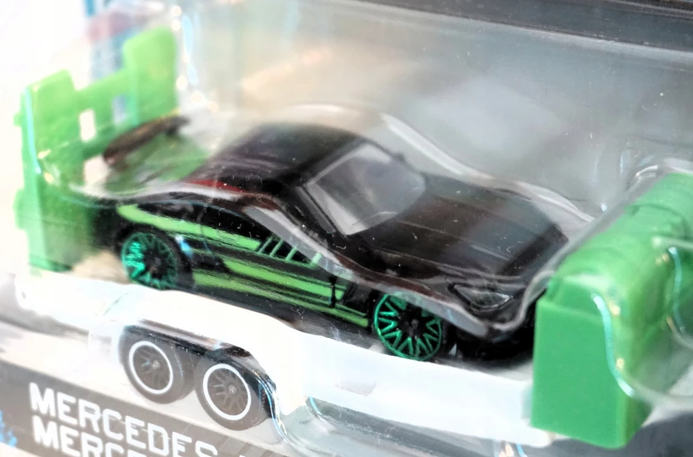 SIMBA Majorette Mercedes AMG su przyczepš 8502103000