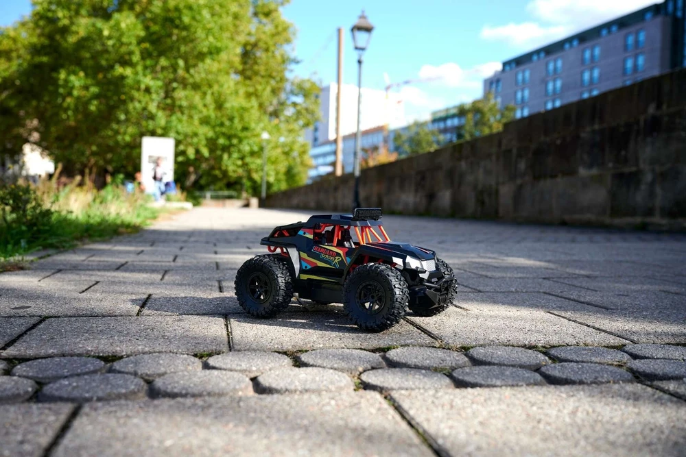 Nuotoliniu būdu valdomas visureigis Dickie Toys Badland Explorer RC