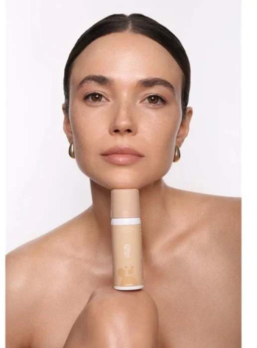 Lovro Burbulinis makiažo pagrindas su aeruota, skaistinančia formule „04 Sunny“ 50 ml