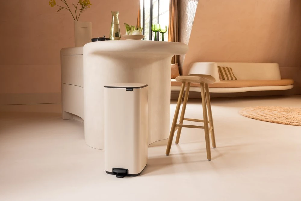 Brabantia Bo šiukšliadėžė su pedalu, 30 l – švelni smėlio spalvos