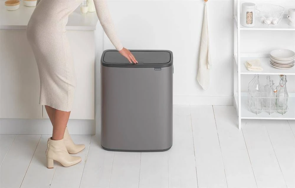 Šiukšliadėžė Brabantia atliekų rūšiavimui su mygtuku ruda