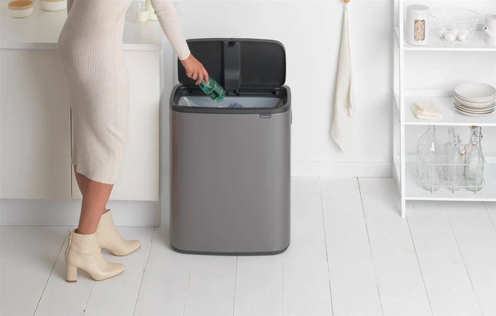 Šiukšliadėžė Brabantia atliekų rūšiavimui su mygtuku ruda