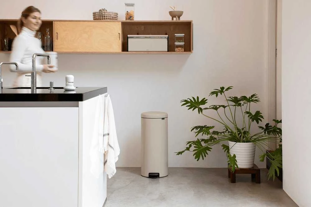 Brabantia Pedal Bin Newicon 30 L Soft rusvai gelsvas