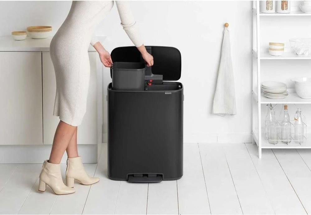 Šiukšlių dėžė Brabantia Bo su pedalu, 2 x 30 l, Juoda