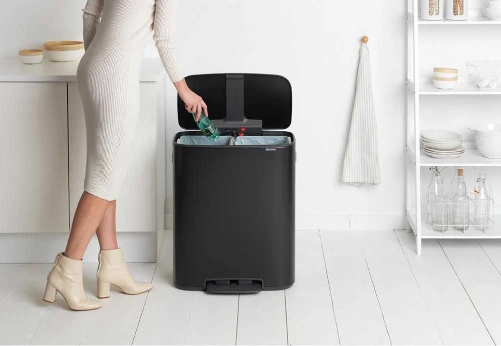 Šiukšlių dėžė Brabantia Bo su pedalu, 2 x 30 l, Juoda