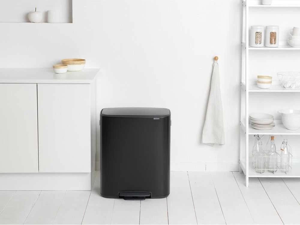 Šiukšlių dėžė Brabantia Bo su pedalu, 2 x 30 l, Juoda