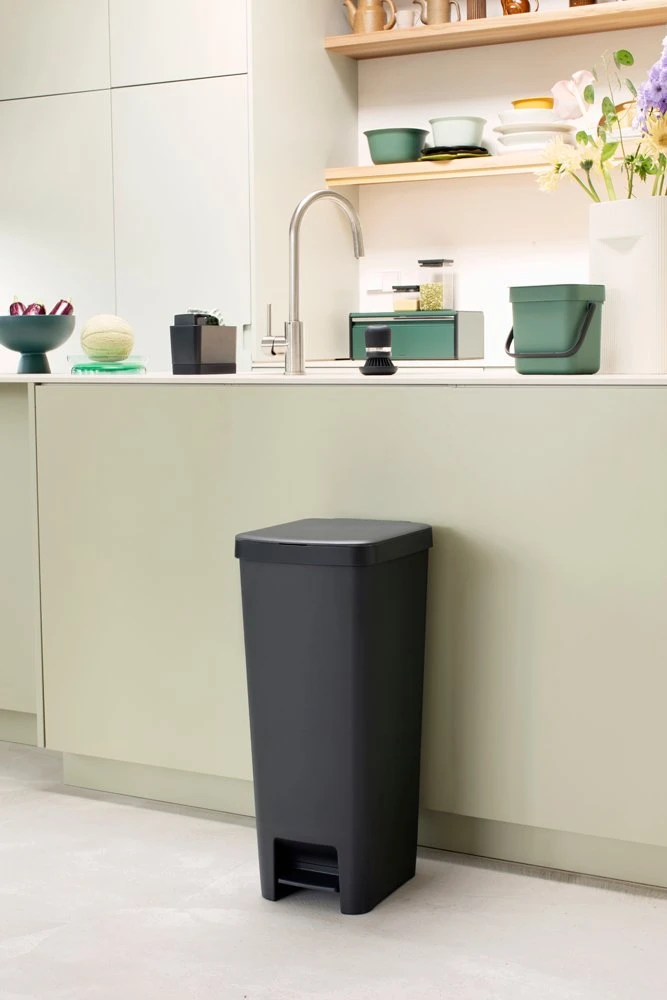 Brabantia atkritumu tvertne StepUp Bin, 40l, dark pilkas