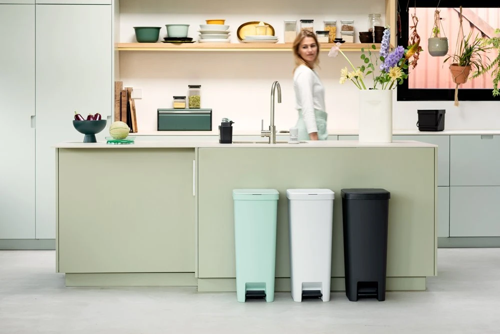 Brabantia atkritumu tvertne StepUp Bin, 40l, dark pilkas