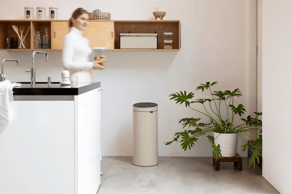Šiukšliadėžė Brabantia Touch Bin New smėlio spalva