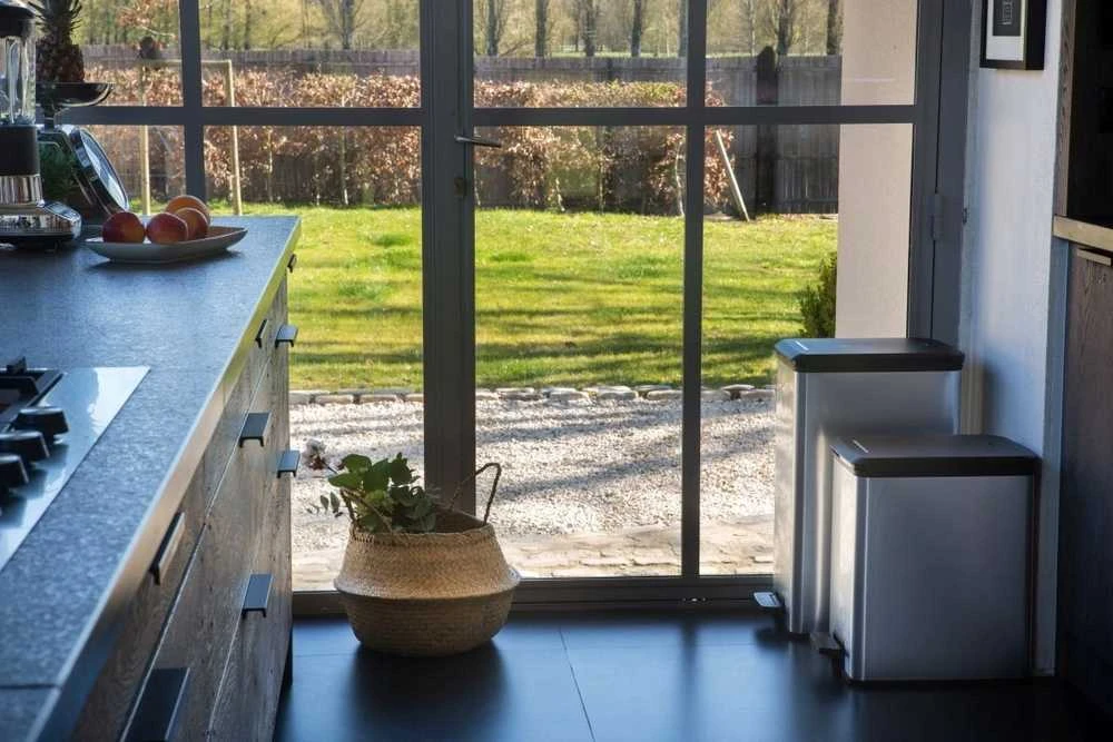 Keter CURVER ŠIUKŠLIADĖŽĖ SLIM BIN 40L /IML METALIZUOTA