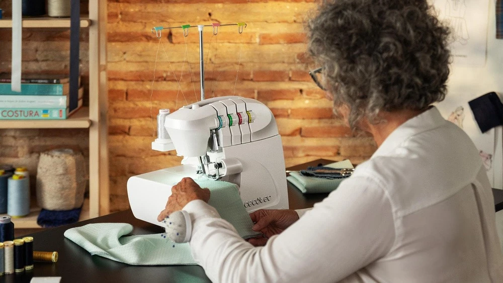 Cecotec Siuvimo mašina Kiwi BelleCouture OverLock