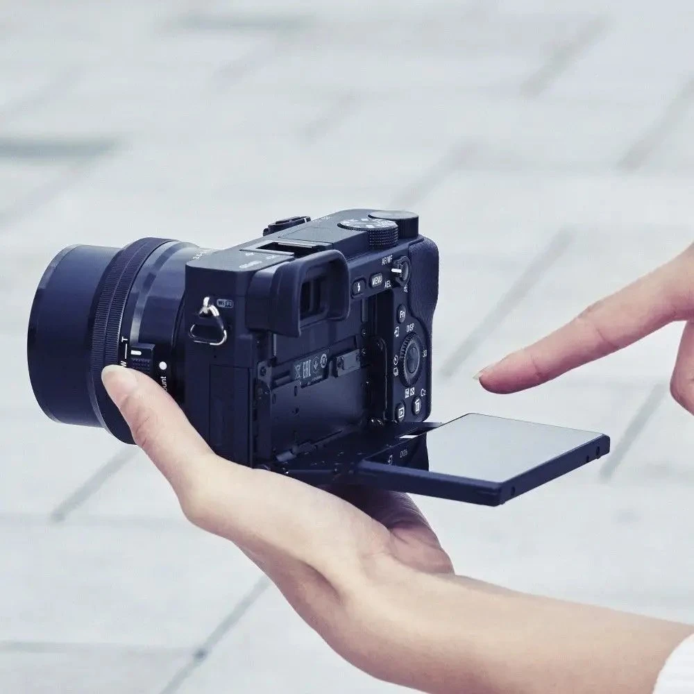 Sony α 6400 + SEL18135 MILC 24,2 MP CMOS 6000 x 4000 pikseliai Juoda