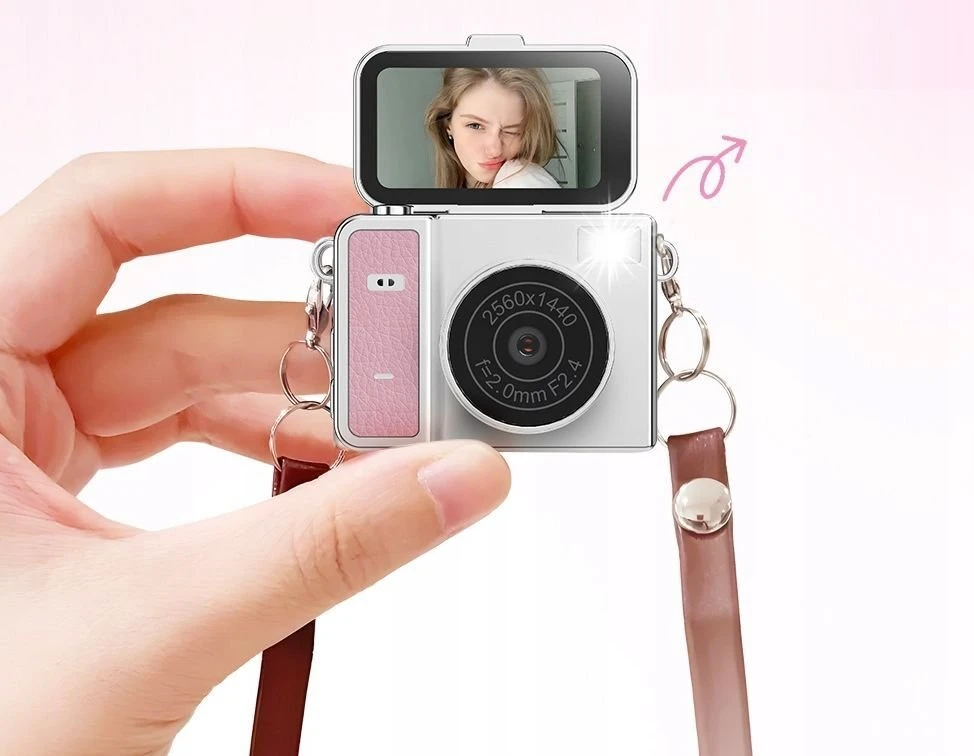 Skaitmeninis fotoaparatas Xrec Mini Fotoaparatas Kamera Retro Video 2k Pakabukas Raktų pakabukas Sukamas Ekranas / Xrec X7 / Rožinė - Pilka