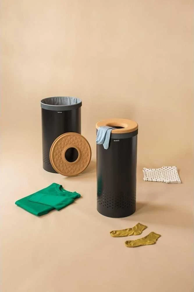 Brabantia Skalbinių dėžė 35l. juoda matinė/ kamštinis dangtis