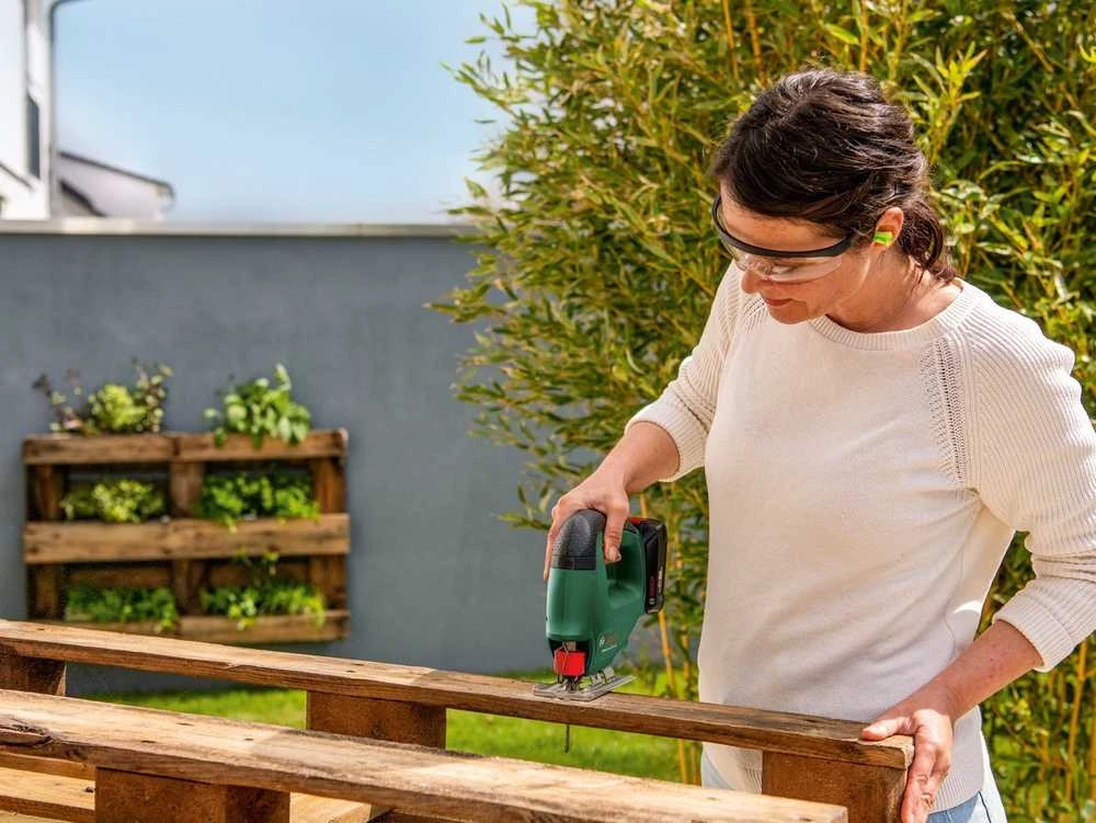 Bosch EasySaw 18 be akumuliatoriaus ir kroviklio Akum.siaurapjūklis