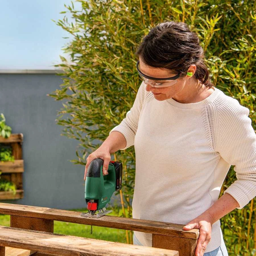 Bosch EasySaw 18 be akumuliatoriaus ir kroviklio Akum.siaurapjūklis