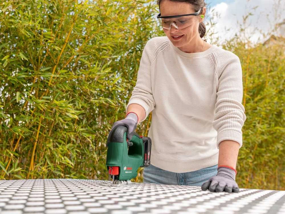 Bosch EasySaw 18 be akumuliatoriaus ir kroviklio Akum.siaurapjūklis