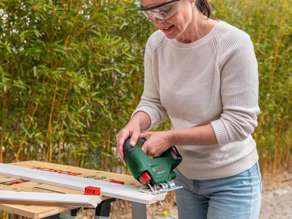 Bosch EasySaw 18 be akumuliatoriaus ir kroviklio Akum.siaurapjūklis