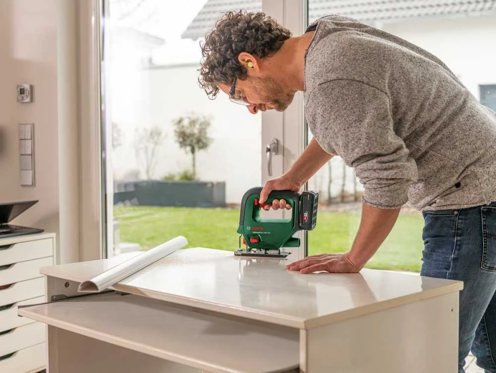 Bosch UniversalSaw 18 be akumuliatoriaus ir kroviklio Akum.siaurapjūklis