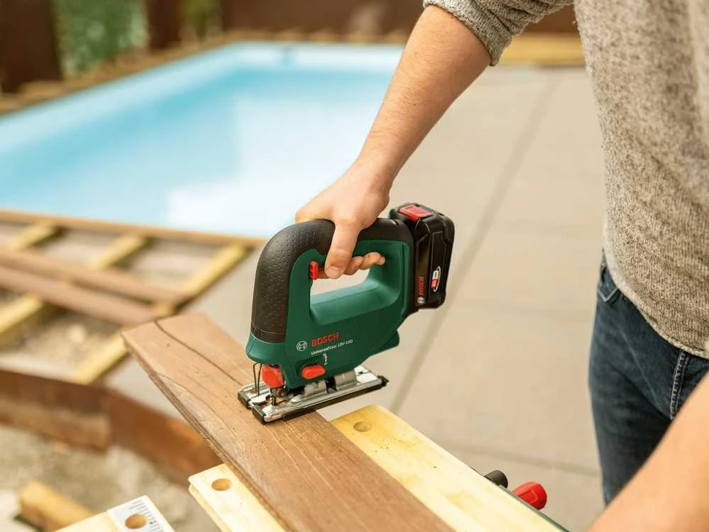 Bosch UniversalSaw 18 be akumuliatoriaus ir kroviklio Akum.siaurapjūklis